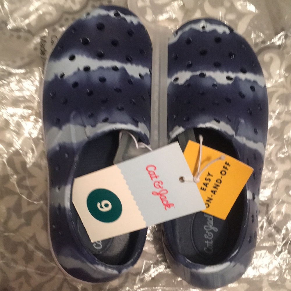 Cat & Jack kids size 9 boys shoes